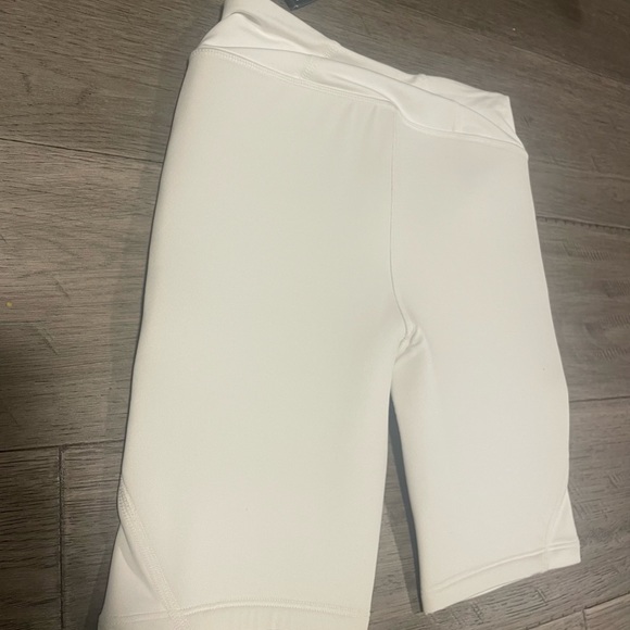 Girls padded under armour shorts - Picture 5 of 5